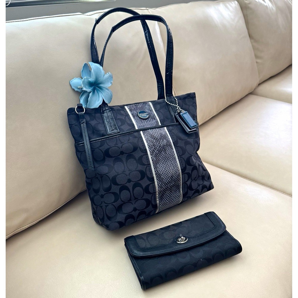 Coach Black Signature C Logo Tote Bag Zip Closure Medium w/ Bag Charm